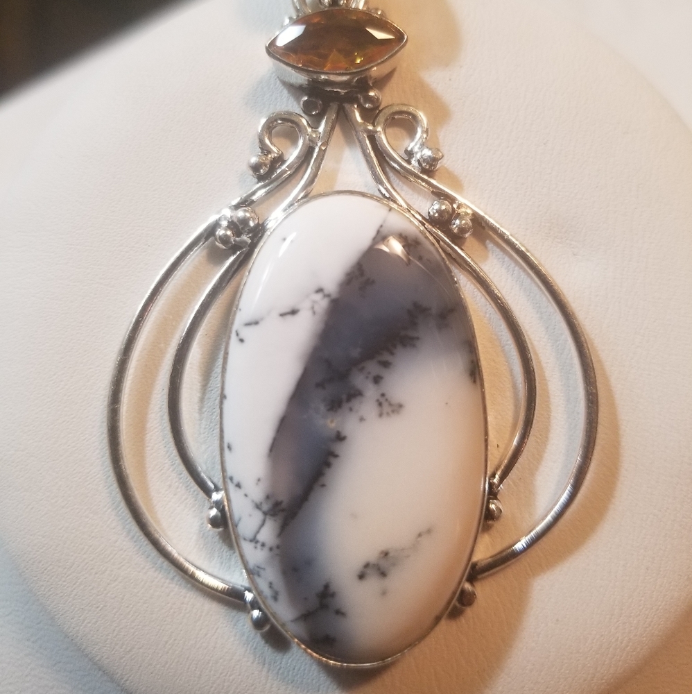 BEAUTIFUL PENDENT NWOT - Picture 2 of 5